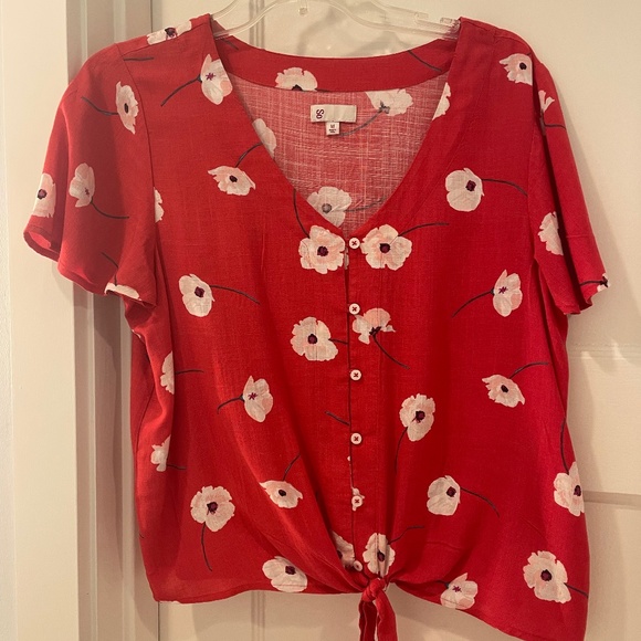 SO Tops - SO Tie Front Poppies Top ~ Like new!